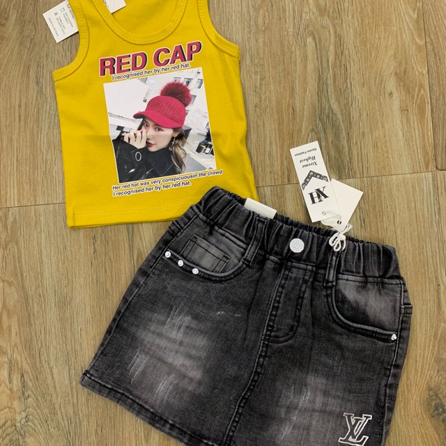 Set ba lỗ kết hợp với chân váy jeans. Size cho bé từ 8kg- 35kg. Mẫu năng động và không kém phần đáng iu
