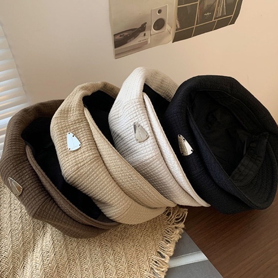 Mũ Beret Màu Đen Đính Nhãn Kim Loại Thời Trang Thu Đông Cho Nữ