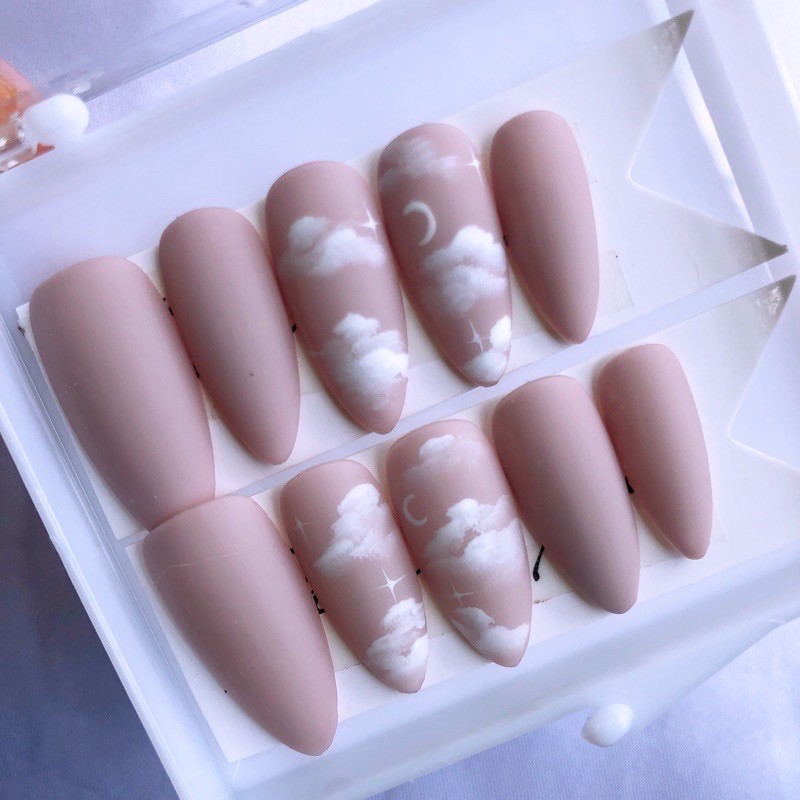 móng úp thiết kế mây trăng sao màu nude mate / màu kem lì/ nail box / inbox chọn size &amp;shape đầy đủ phụ kiện CÓ NOW SHIP