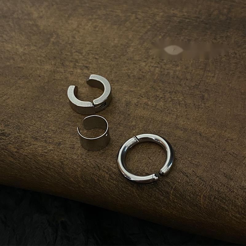 Khuyên Tai Kẹp Bằng Thép Titan Đơn Giản Cá Tính Dễ Phối Đồ Phong Cách punk unisex