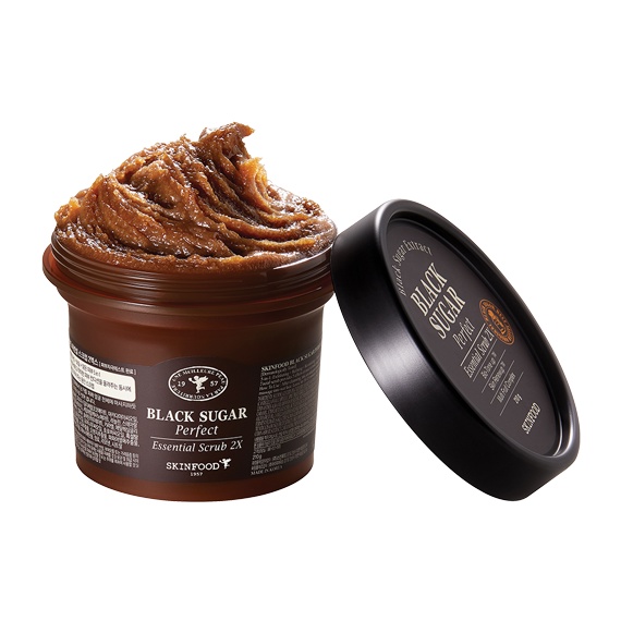 Tẩy da chết SKINFOOD Black Sugar Perfect chiết xuất đường đen massage loại bỏ mụn đầu đen dưỡng ẩm cho da mặt 210g