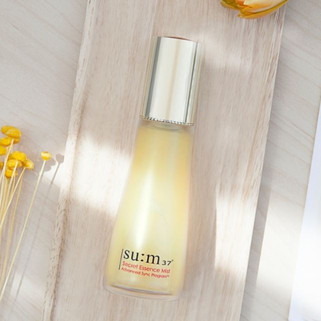 Xịt khoáng nước thần hồi sinh làn da trẻ đẹp su:m37 secret essence mist