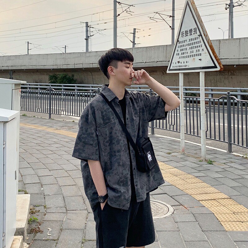 ÁO SƠ MI NGẮN TAY DÁNG RỘNG HỌA TIẾT ĐỘC LẠ CHO NAM
