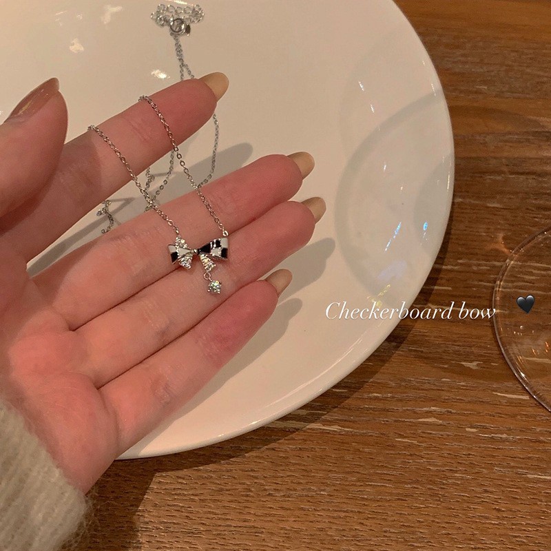 Dây Chuyền Mặt Nơ Kẻ Caro Đính Bảng Tên Phong Cách Hàn Quốc 2022 Sang Trọng Cho Nữ