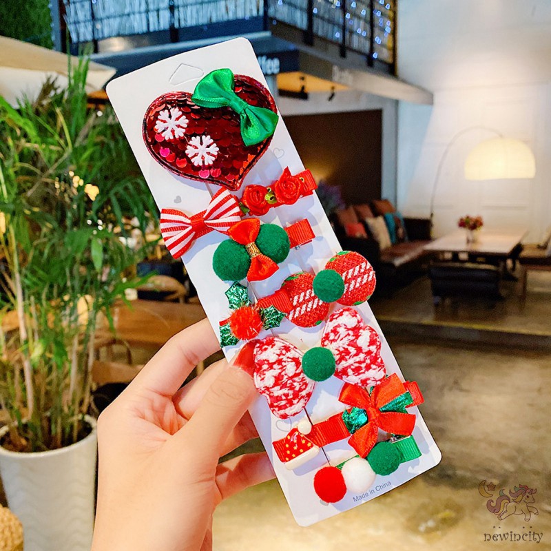 Kẹp tóc phong cách Giáng Sinh dễ thương cho bé gái