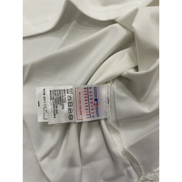 Áo Thun Unisex Chất Cotton 100% Màu Đen/Trắng Logo Thêu Ở Tay