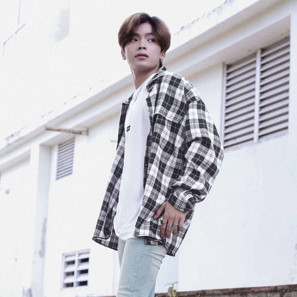 Áo Sơ Mi Flannel Màu Trắng Sọc Hồng Form Rộng Thoải Mái Chất Liệu Cotton Thoáng Mát