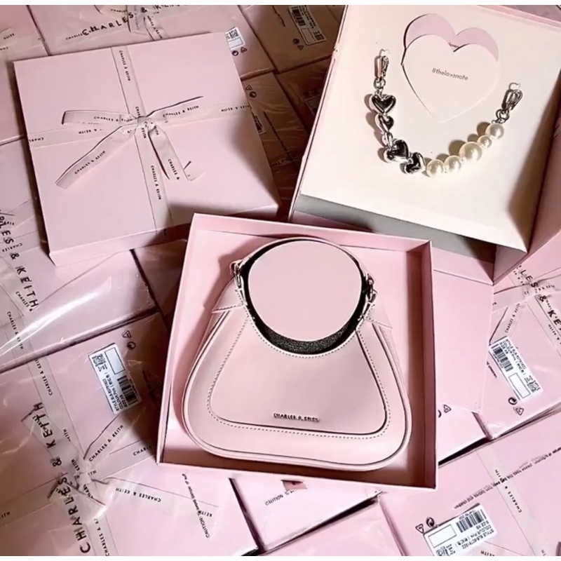 Túi CNK Dáng Bầu Đeo Vai Màu Hồng Baby Kèm Chuỗi Ngọc FullBox