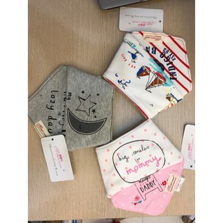 Set 2 yếm tam giác mom's care