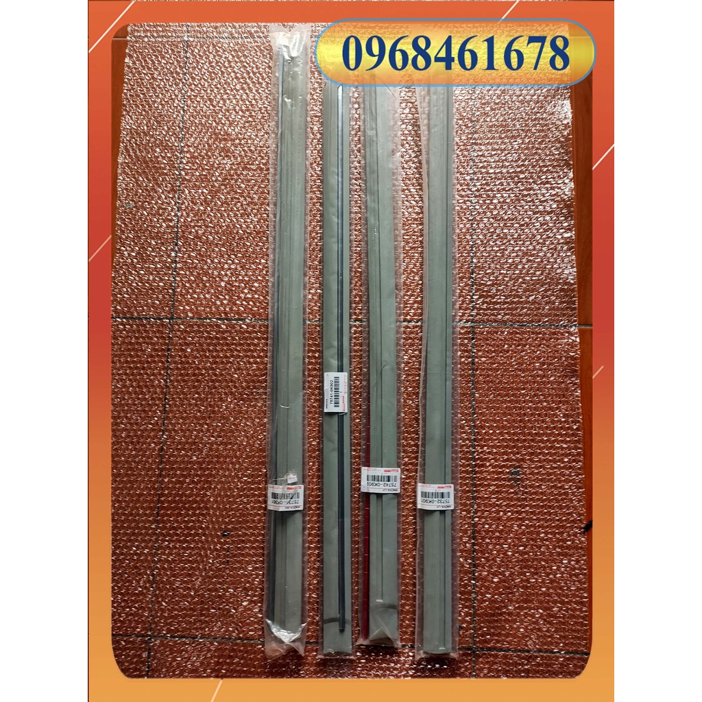 Nẹp cửa Innova 05-12  OEM