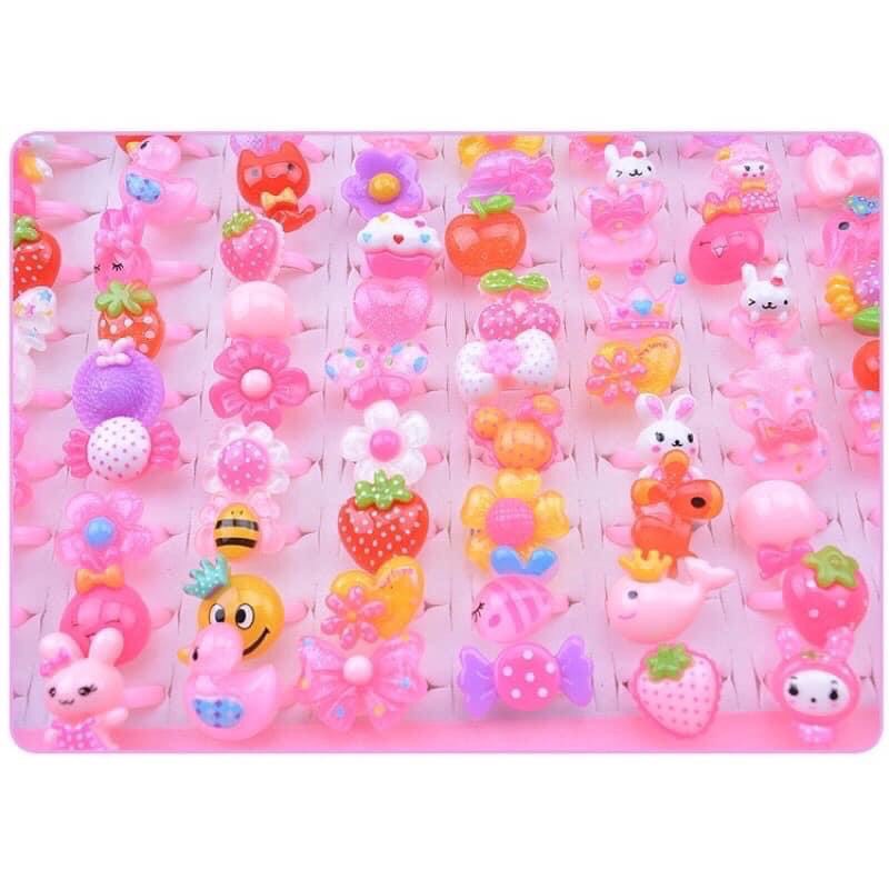 Hộp Set 3 Cái Nhẫn Nhựa Hình Chữ Nhật Cho Bé Gái Siêu Yêu Thương, Nhẫn HÌnh Hoa, Quả, Con Vật Ngộ Nghĩnh Đáng Yêu Cho bé