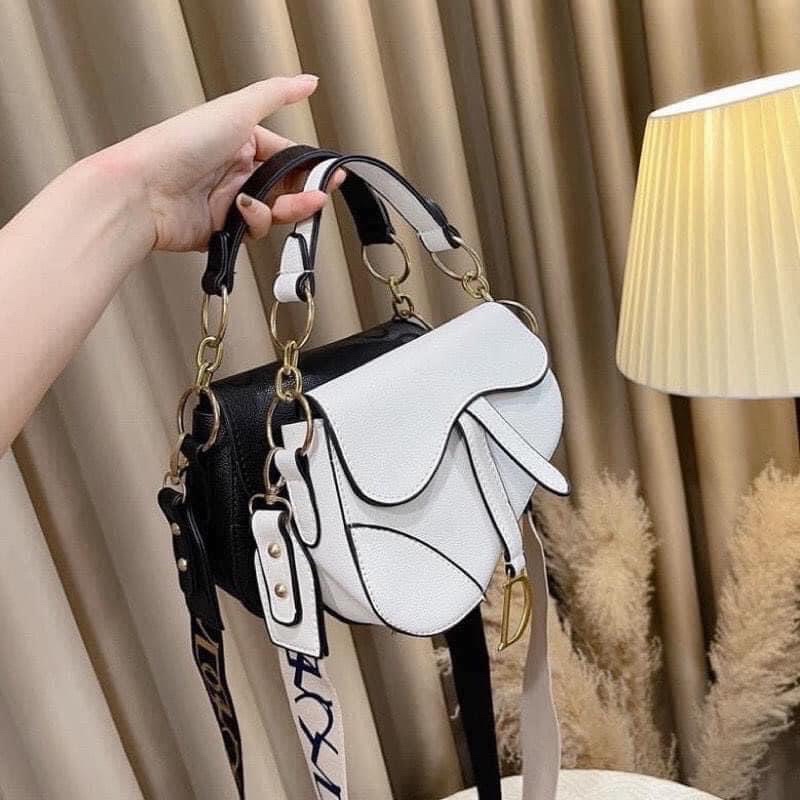 Túi yên ngựa chữ D màu trắng và đen chất liệu da cao cấp siêu đẹp phong cách hàn quốc TX07