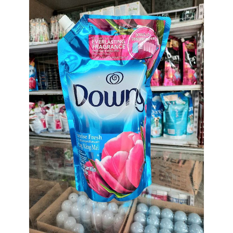 Nước xả vải DOWNY hương Nắng mai túi 1.5L