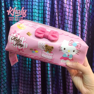 HỘP BÚT , BÓP VIẾT DA HÌNH MÈO HELLO KITTY VÀ GẤU NƠ GIỮA MÀU HỒNG ( THÁI LAN ) - 180KTC272001100 (21x8x9cm)