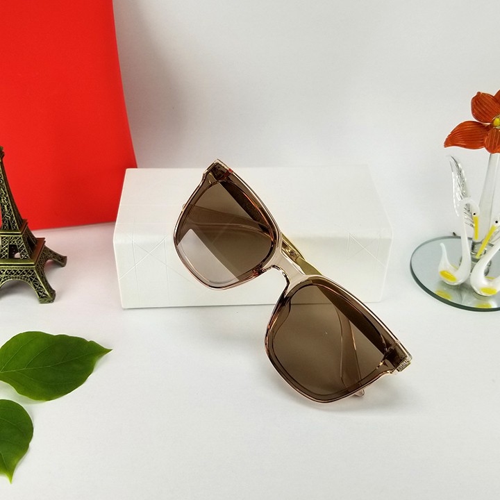 (Video test UV) Mắt kính nữ đầy đủ hộp hiệu và phụ kiện | BigBuy360 - bigbuy360.vn