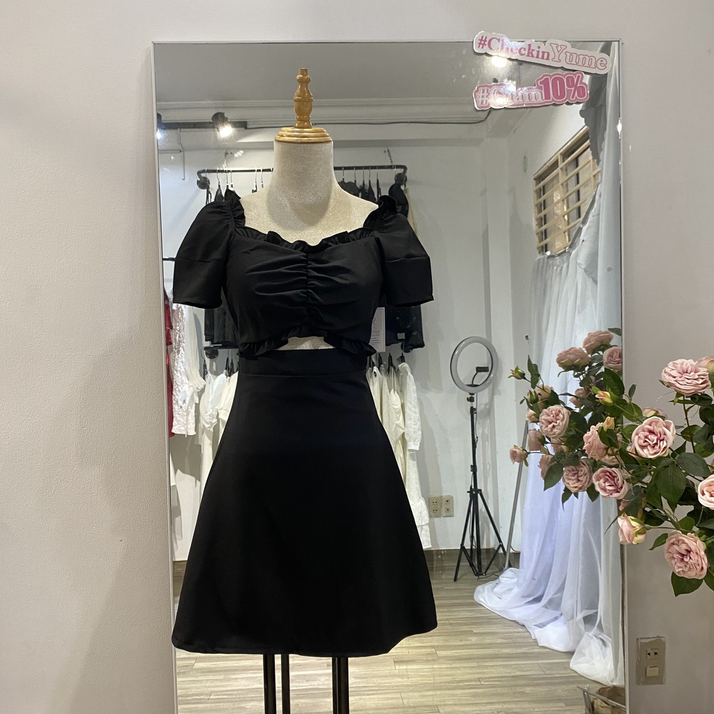 [Mã SKAMA06 giảm 8% tối đa 50K đơn 250K] Đầm Cut Out Nhún Ngực Cực xinh | BigBuy360 - bigbuy360.vn