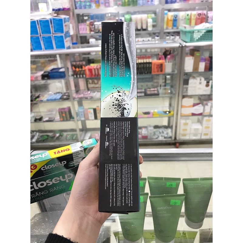 Kem đánh răng Closeup trắng răng dừa than hoạt tính 180g