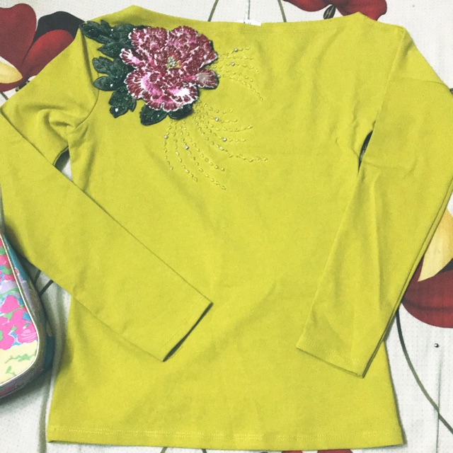 Áo tay dài thêu hoa nỗi đính cườm