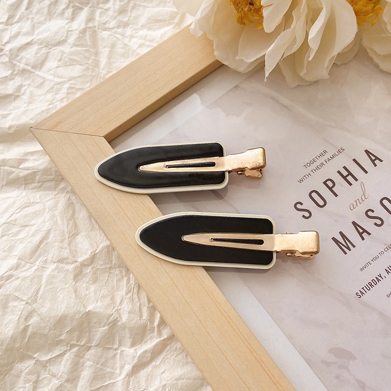 Kẹp Tóc Mỏ Vịt Một Bên Họa Tiết Caro Trắng Đen Không Đường May Cho Nữ