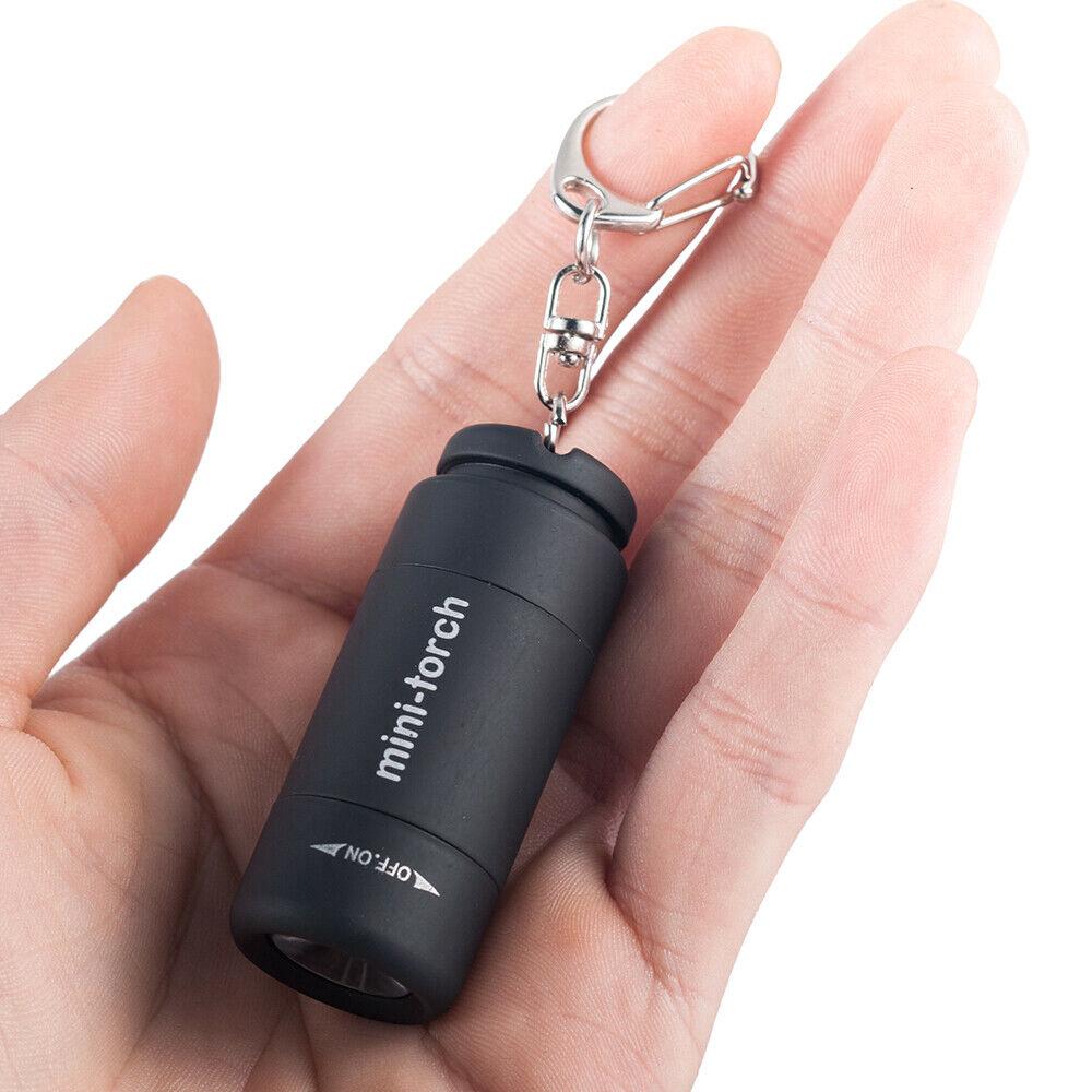 Đèn pin mini có móc khóa tiện lợi