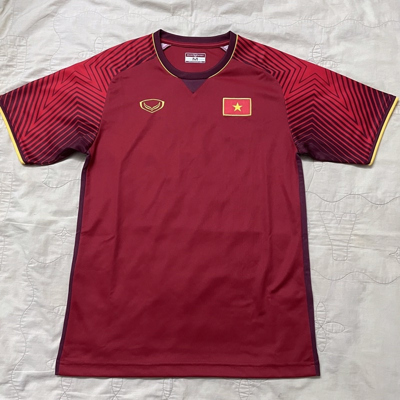 - Áo Bóng Đá Đội Tuyển Việt Nam 2018 màu Đỏ Grandsport ( Size M )