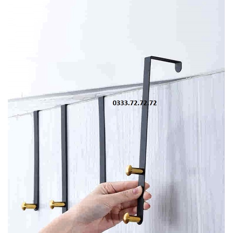 Móc treo quần áo gắn sau cánh cửa, không cần khoan đục