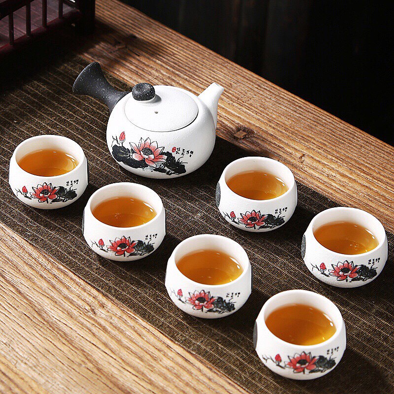 Bộ ly tách ấm trà có quai cầm và họa tiết phong cảnh, hoa sen phong thủy