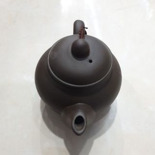 Ấm trà bát tràng đất đen