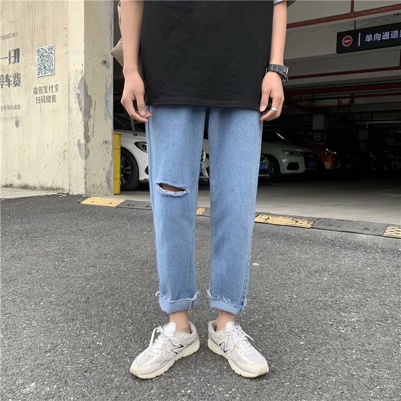 Fashionable Men's Loose Jeans