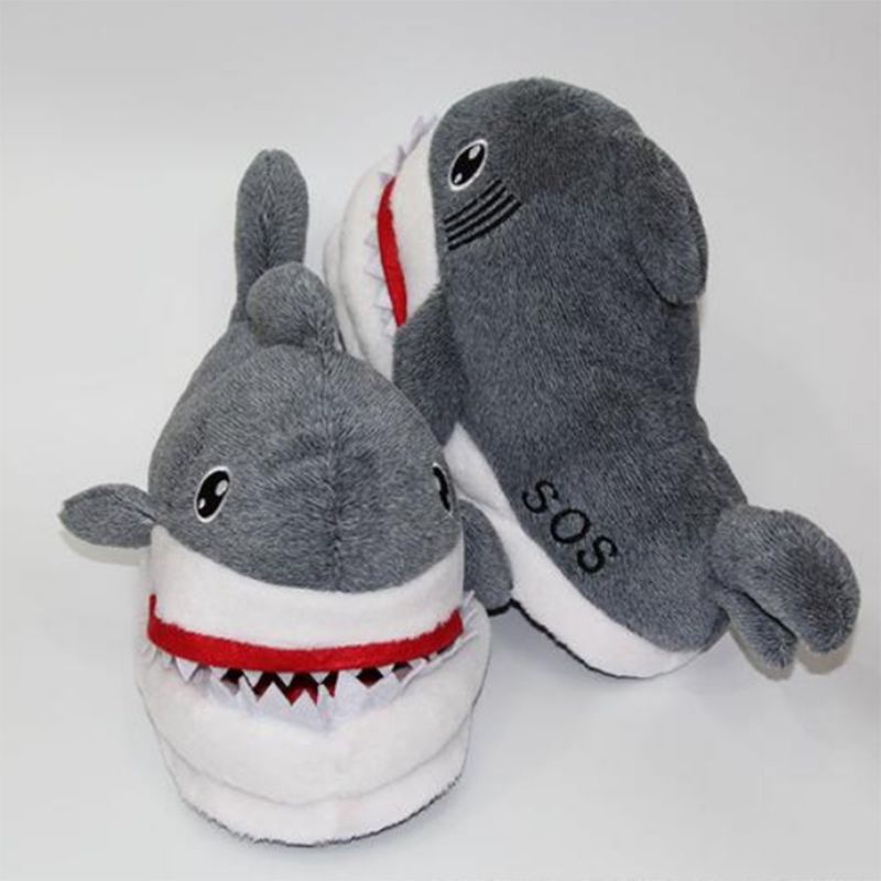 Dép bông mang trong nhà hình cá mập