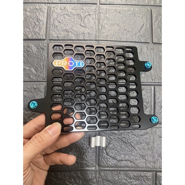 Che két Nước Nhôm CNC Kèm Logo Titan Cho Xe Vario/Click/AirBlade/Shmode V.V