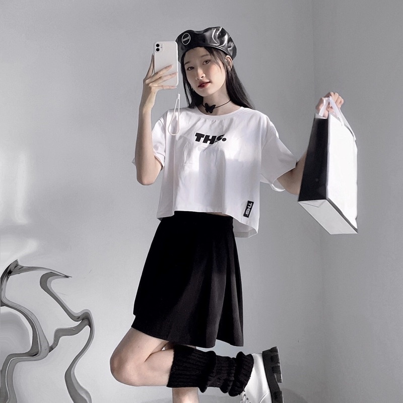 Áo Croptop Form Rộng TeeHolic Logo Nhũ Kim Tuyến THS