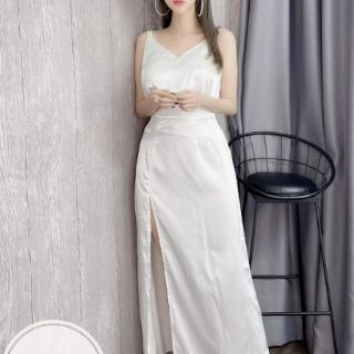 Đầm  PHI LỤA VÁY XẺ CAO 1 BÊN