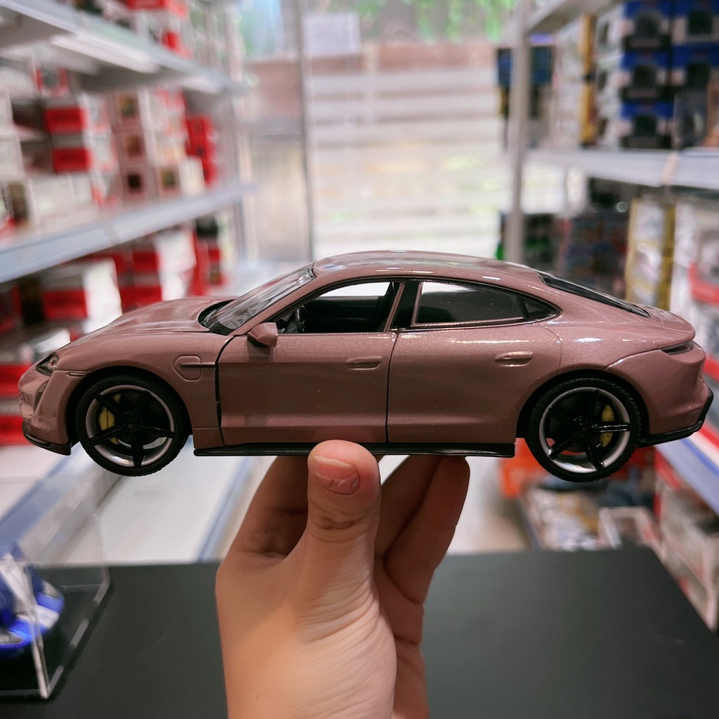 Mô hình xe Porsche Taycan Turbo S 1:24 Welly