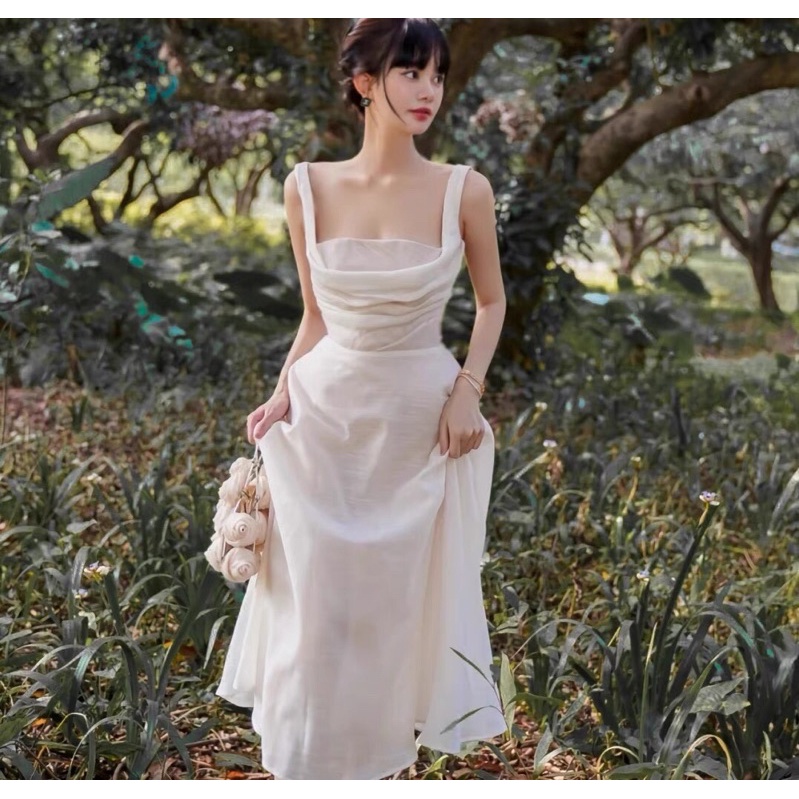 Đầm dài cổ vuông xếp thân áo
