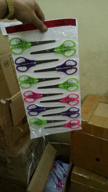 12 cái kéo cắt giấy loại 1