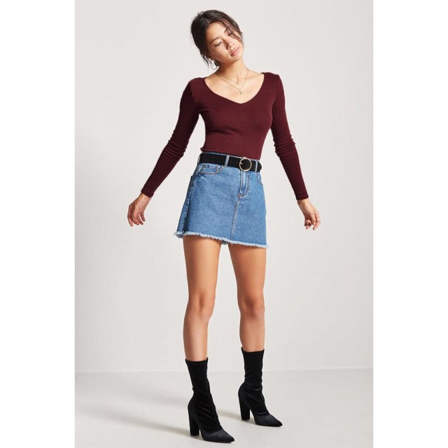 Áo croptop tay dài cổ tim F21
