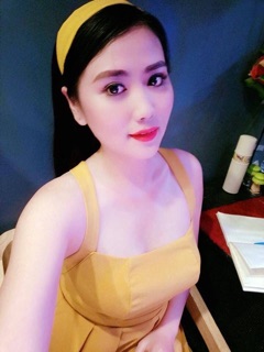 VÁY XOÈ VÀNG HỞ LƯNG