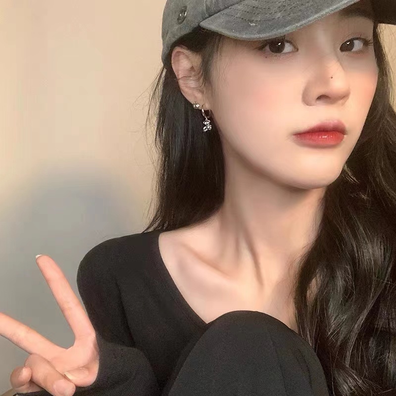 Bộ Bốn Khuyên Tai Hình Gấu Đính Nơ Tua Rua Cá Tính Phong Cách Hàn Quốc