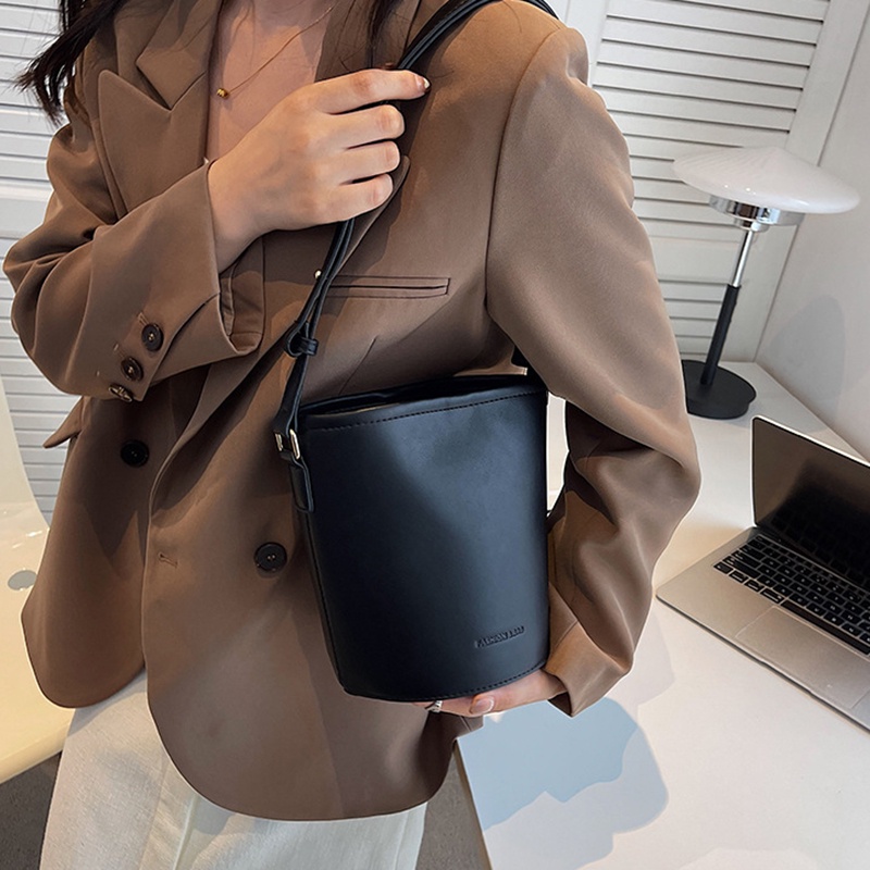 Túi Đeo Chéo Bằng Da PU Màu Đen Thời Trang Dành Cho Nữ