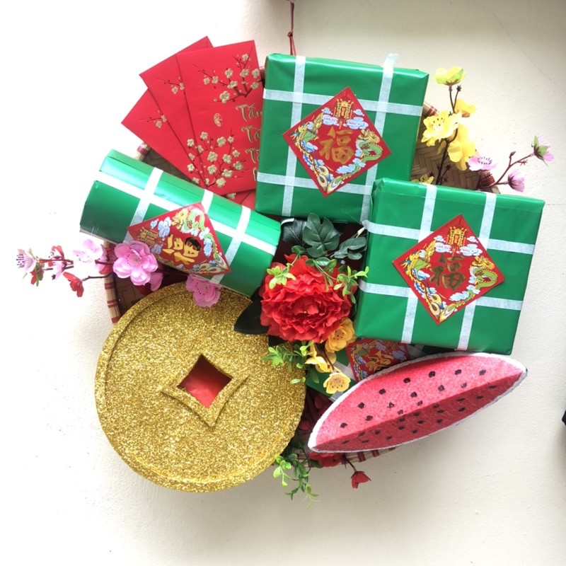 Mẹt tre đựng bánh chưng, bánh tét dưa hấu kèm phụ kiện trang trí Tết