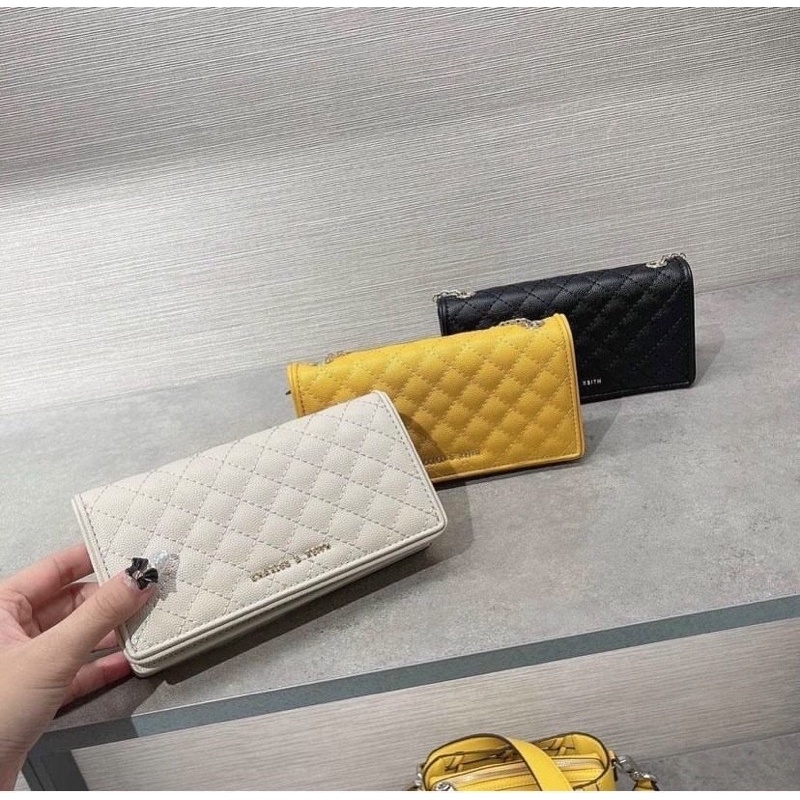 Ví dáng dài kèm xích đeo chéo