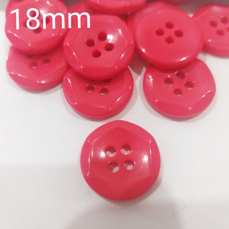 Nút nhựa màu, 4 lỗ , size 14mm đến 18mm.(set 20 nút/7k)