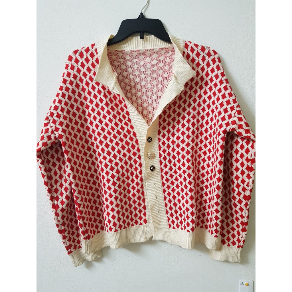 Áo khoác len cardigan 2hand họa tiết kẻ caro trắng đỏ siêu dày dặn chất cực đẹp.