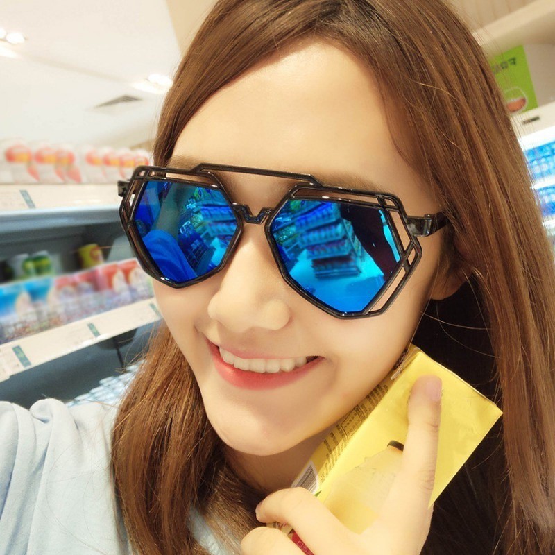 Kính mát gọng hình lục giác thay đổi theo màu ánh sáng chống tia UV400