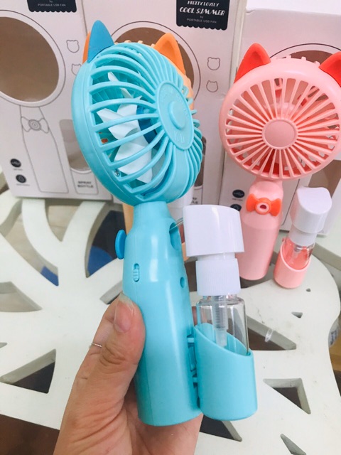 Quạt mini cầm tay phun sương KD 135 siêu tiện lợi