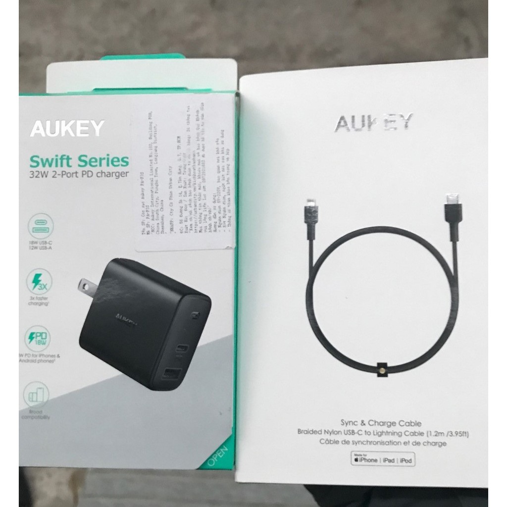 Combo AUKEY Cốc Sạc Nhanh PA-F3S Sạc nhanh PD 20W,USB-A 12W +Cáp C to Lightning MFI CB-CL1 PD 18W