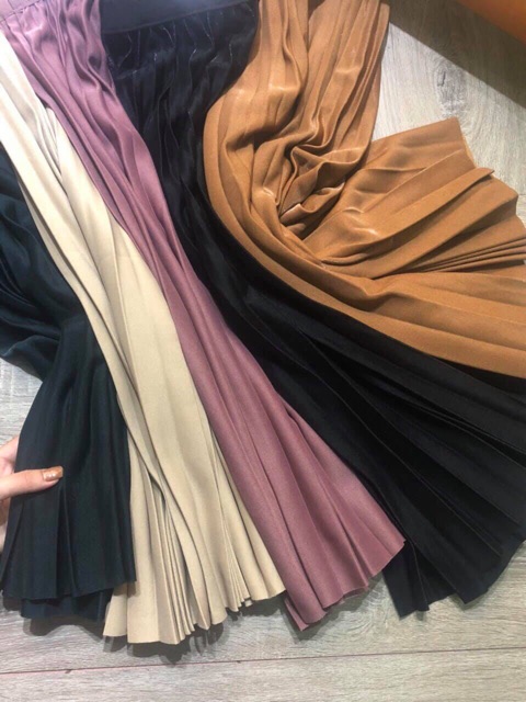 Chân váy midi dập ly ánh nhũ | BigBuy360 - bigbuy360.vn