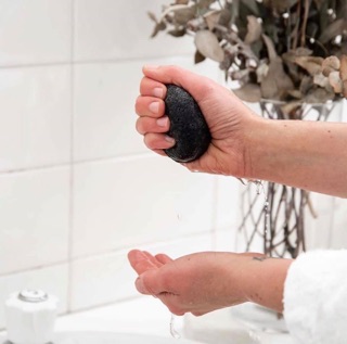 Bọt Biển Rửa Mặt Charcoal & Konjac Cleasing Puff