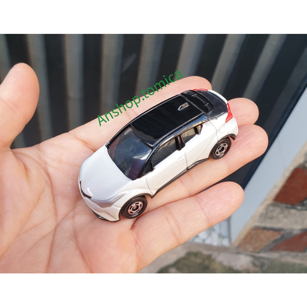 Mô hình xe Toyota màu trắng mở được cốp sau tomica Nhật Bản